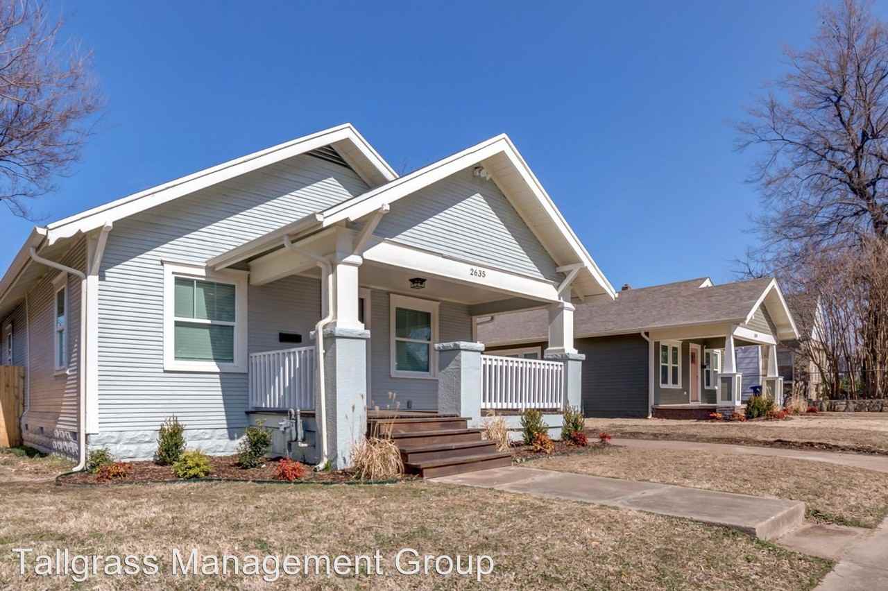 2635 E 8th St - Photo 3 of 33