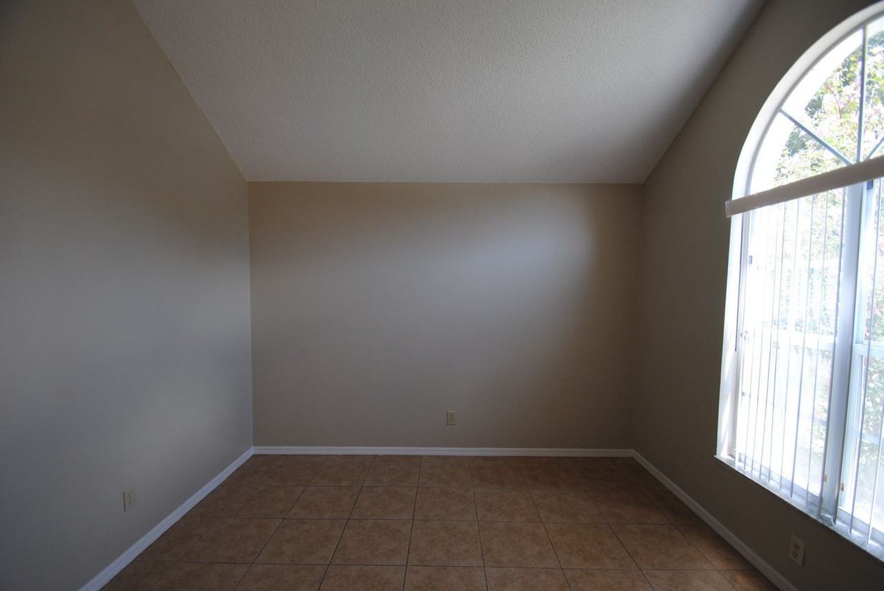 9705 Glenpointe Dr - Photo 2 of 16
