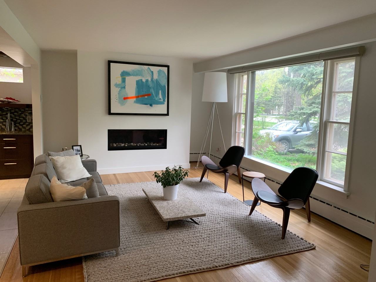 662 Wellington Crescent - Photo 2 of 10