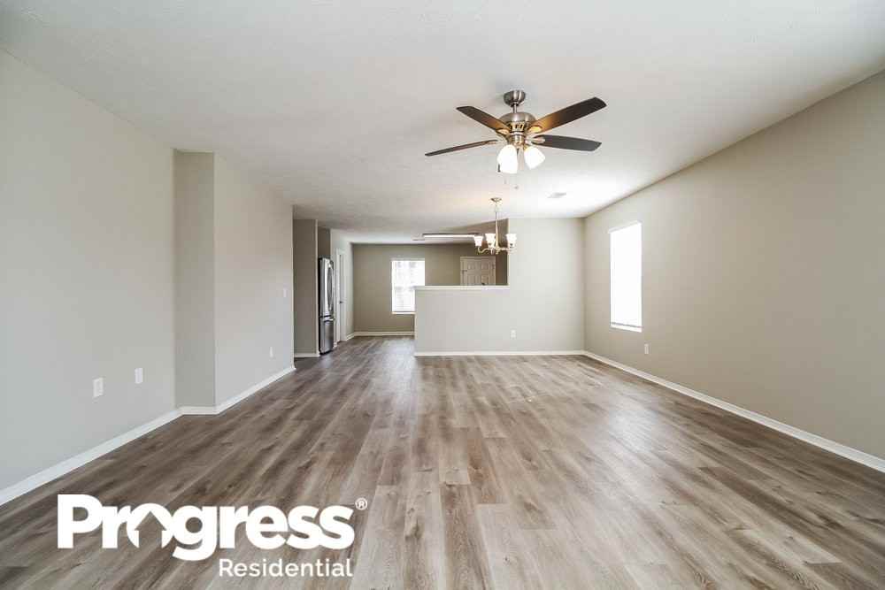 2775 Sutherland Dr - Photo 3 of 16