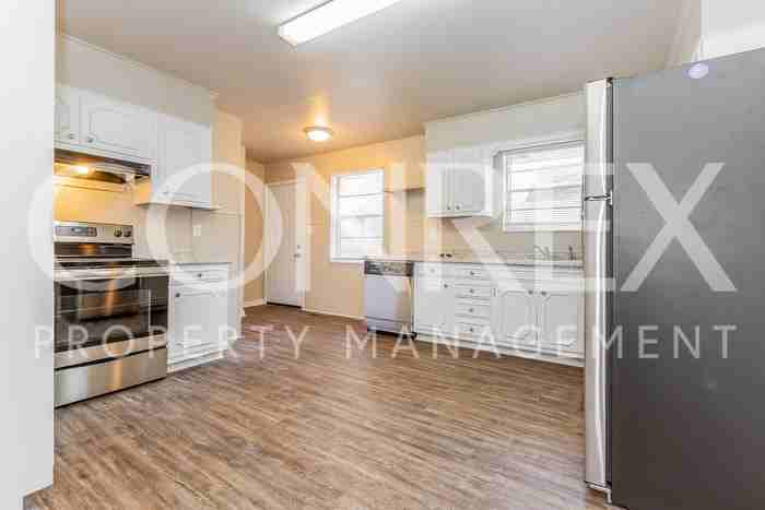 1102 9th Street Southeast - Photo 3 of 8