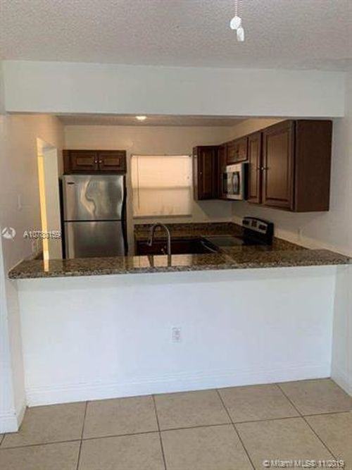 1522 Lake Crystal Drive B - Photo 3 of 7