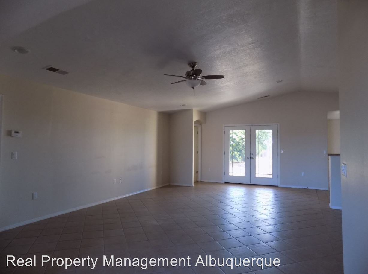 35 Margarita Circle - Photo 3 of 43