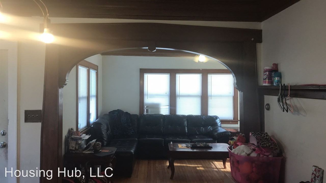 2955 Logan Ave N - Photo 2 of 5