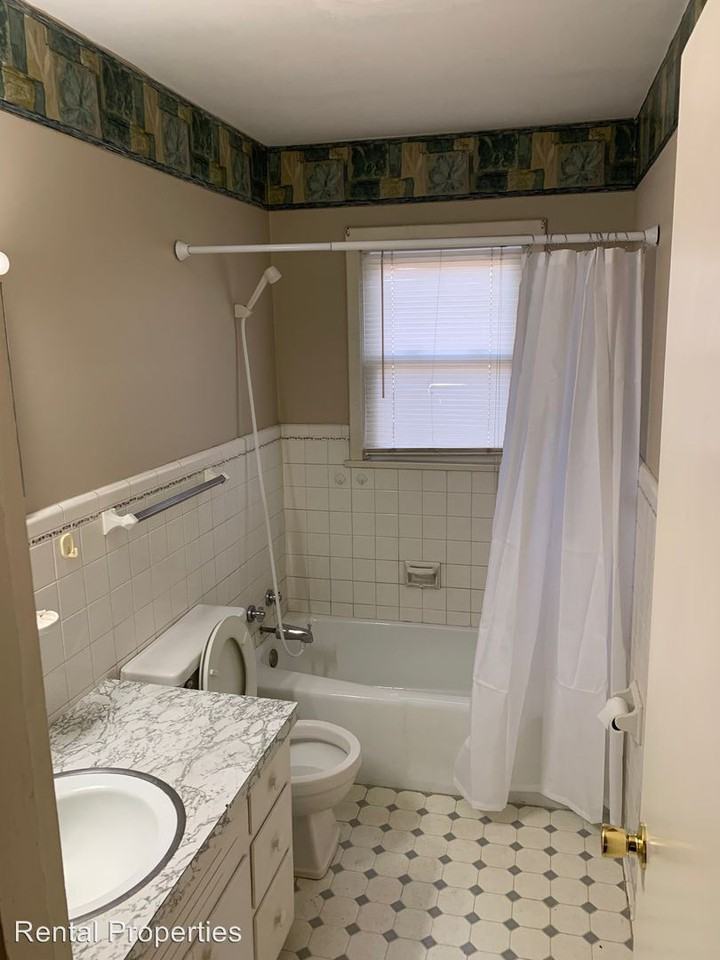 215 McCormick Dr - Photo 2 of 6