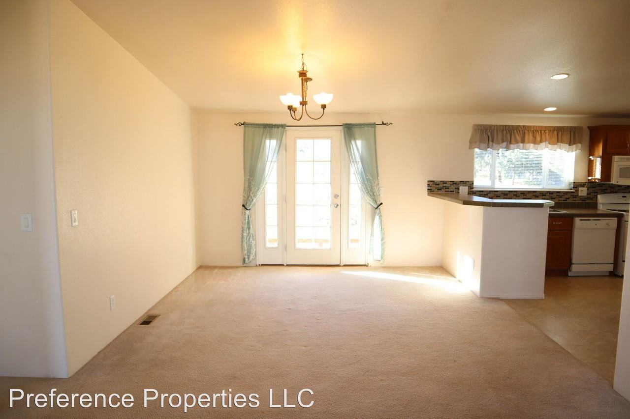 5162 Davis Street - Photo 3 of 23