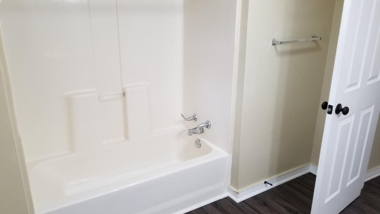 2402 S Sterling Ave - Photo 2 of 10