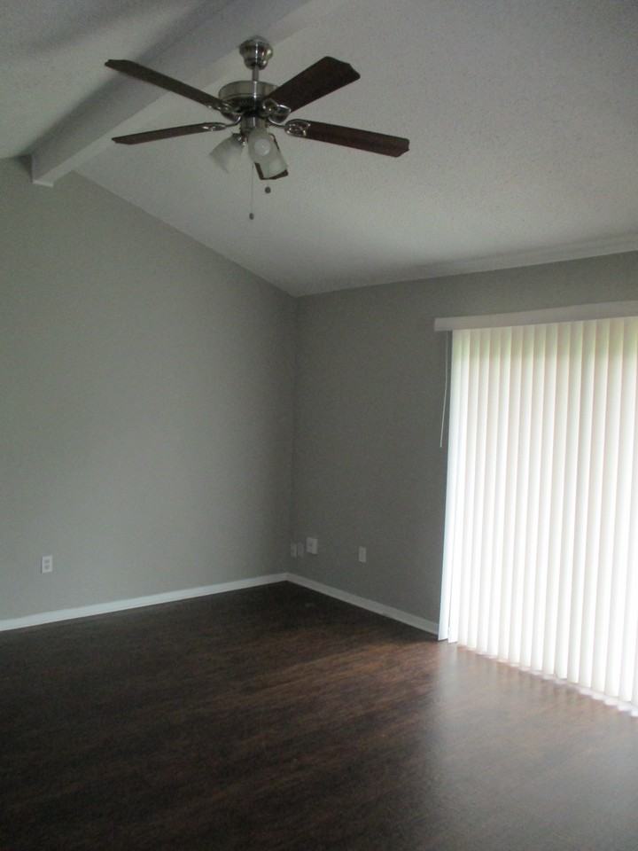 7324 Darien St - Photo 2 of 13