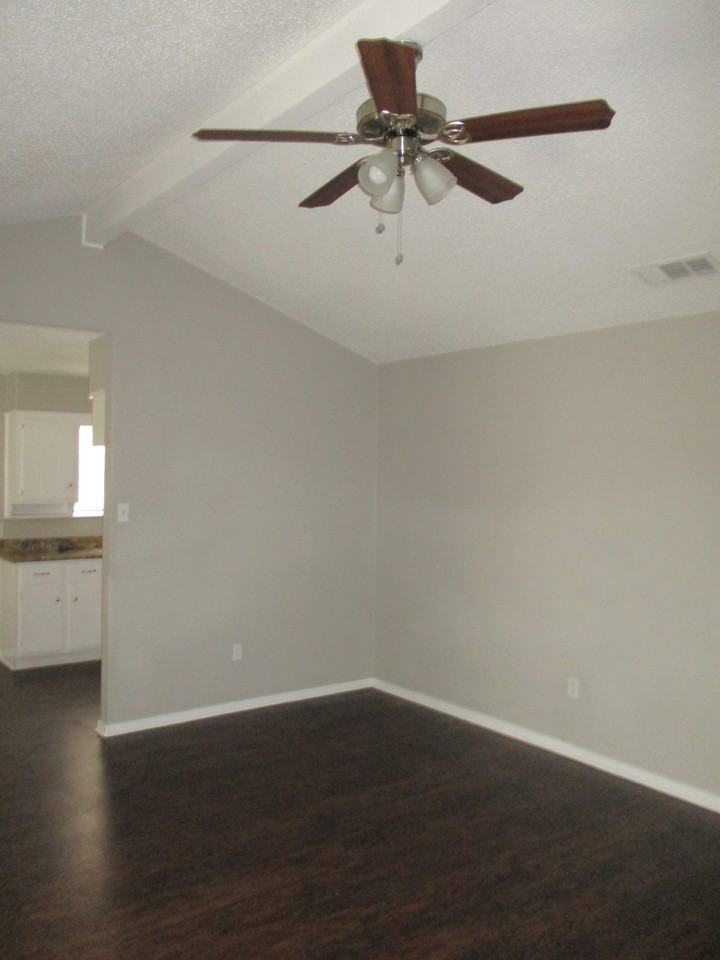 7324 Darien St - Photo 3 of 13