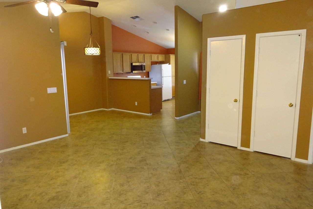 978 W Leah Ln - Photo 2 of 17