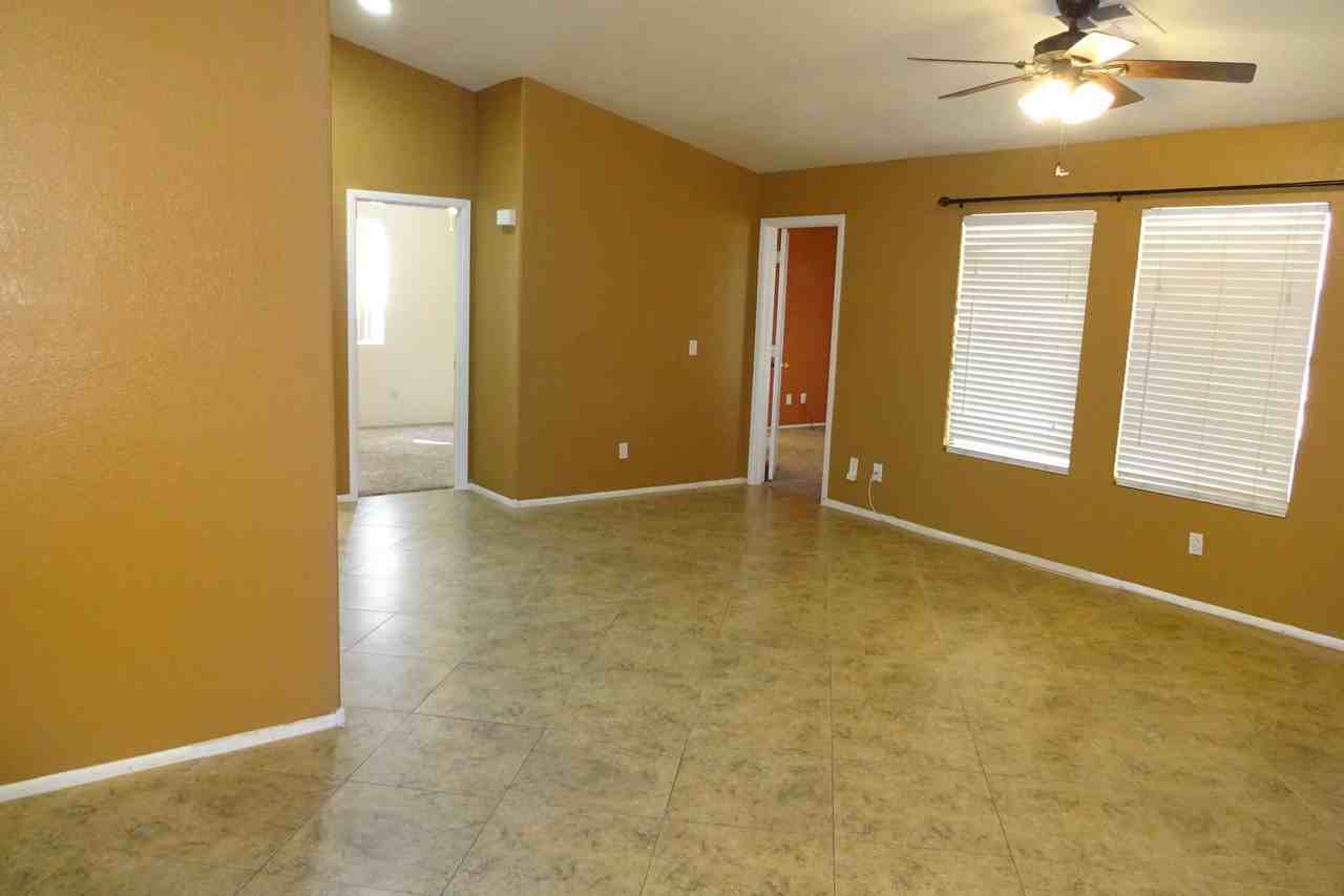 978 W Leah Ln - Photo 3 of 17