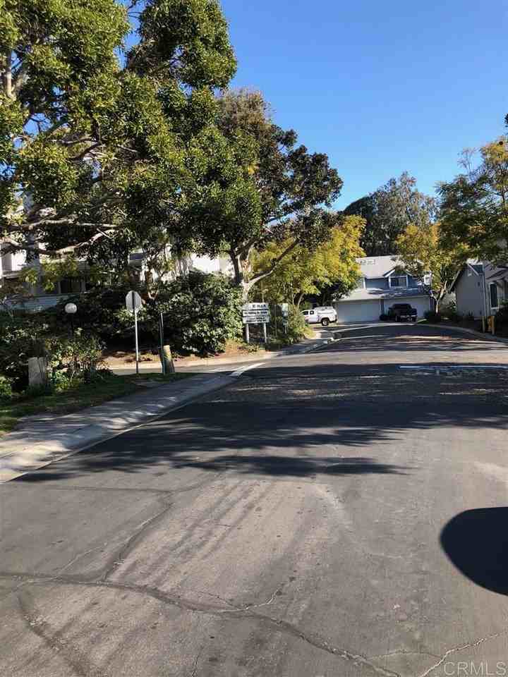 304 Windjammer Cir - Photo 3 of 15