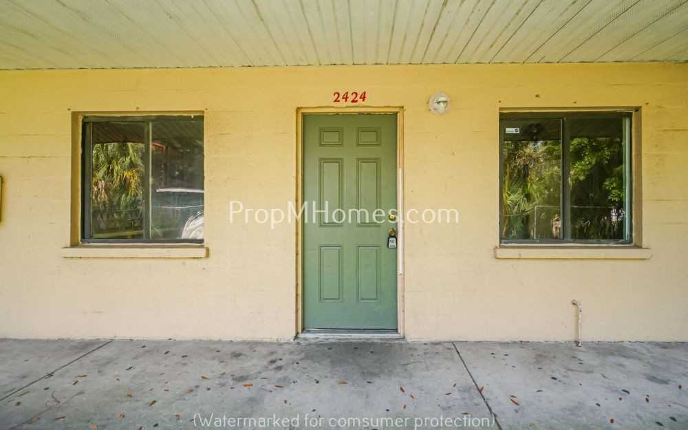 2424 11th Street W - Photo 2 of 17