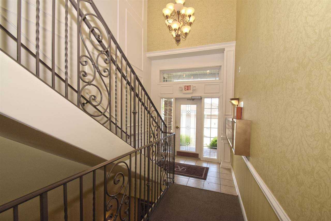 587 Riverpointe Dr Unit 2 - Photo 2 of 34