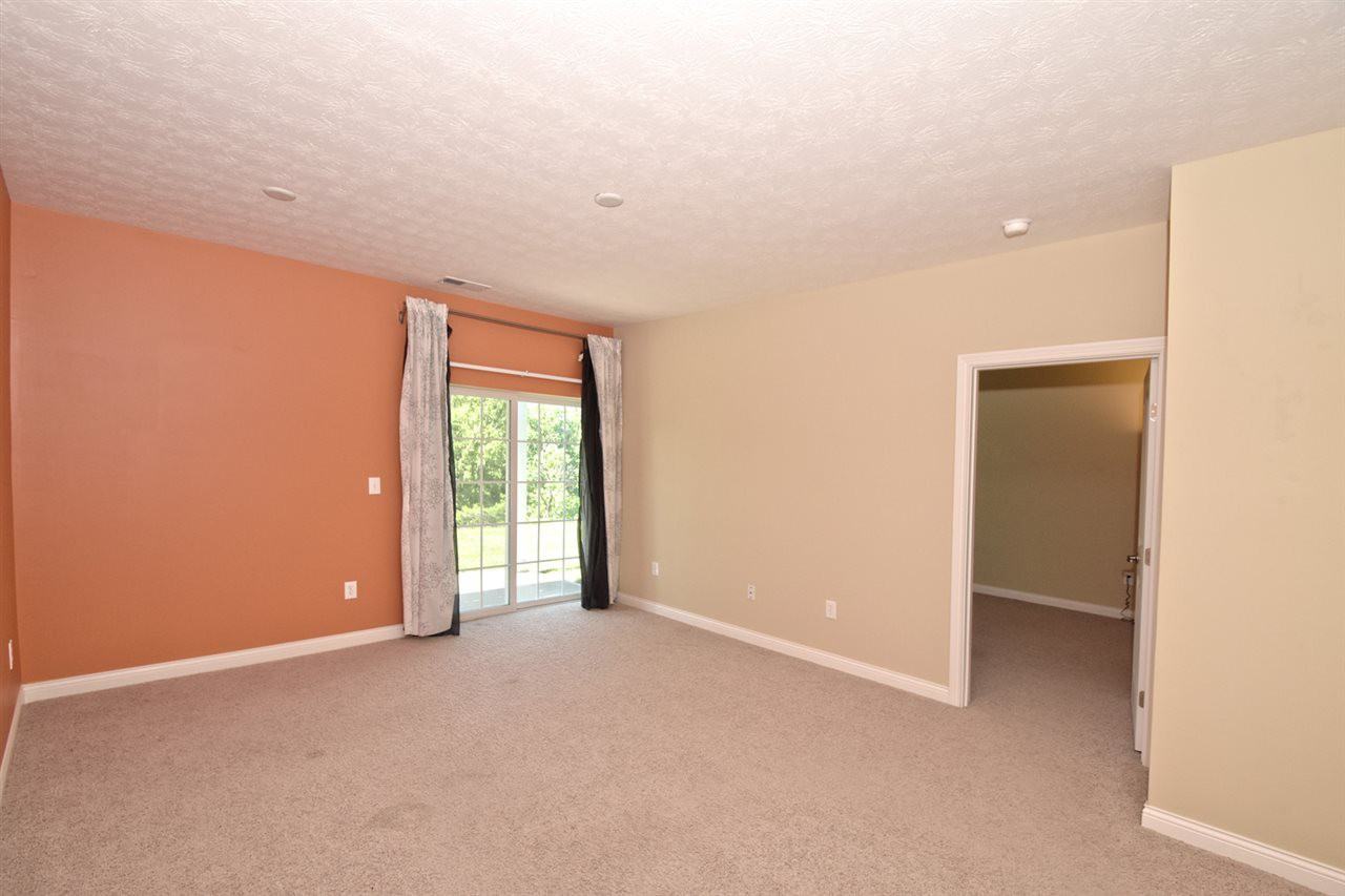 587 Riverpointe Dr Unit 2 - Photo 3 of 34