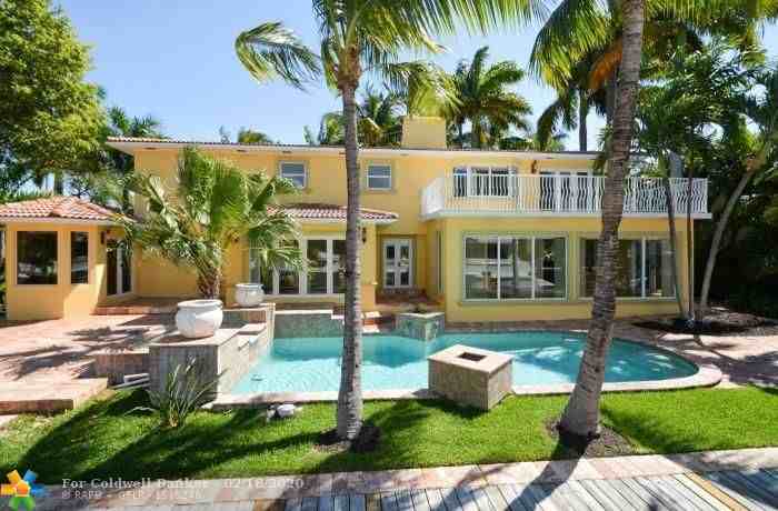 447 Coral Way - Photo 2 of 24