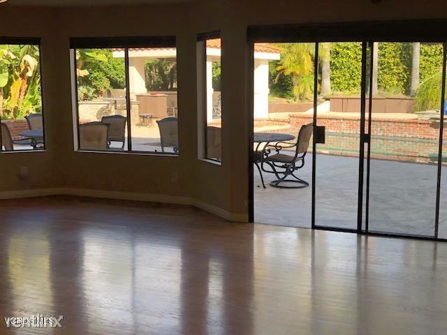 29027 Freshwater Dr - Photo 2 of 10