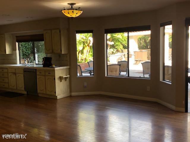 29027 Freshwater Dr - Photo 3 of 10