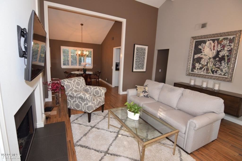 1058 Sunwood Ct - Photo 2 of 10