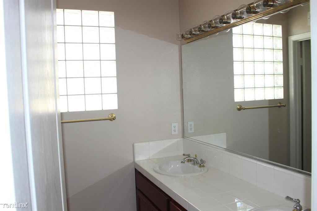 1419 Feather Hill Ct - Photo 3 of 7