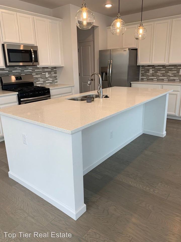 819 Marine Corp Drive - Photo 3 of 43