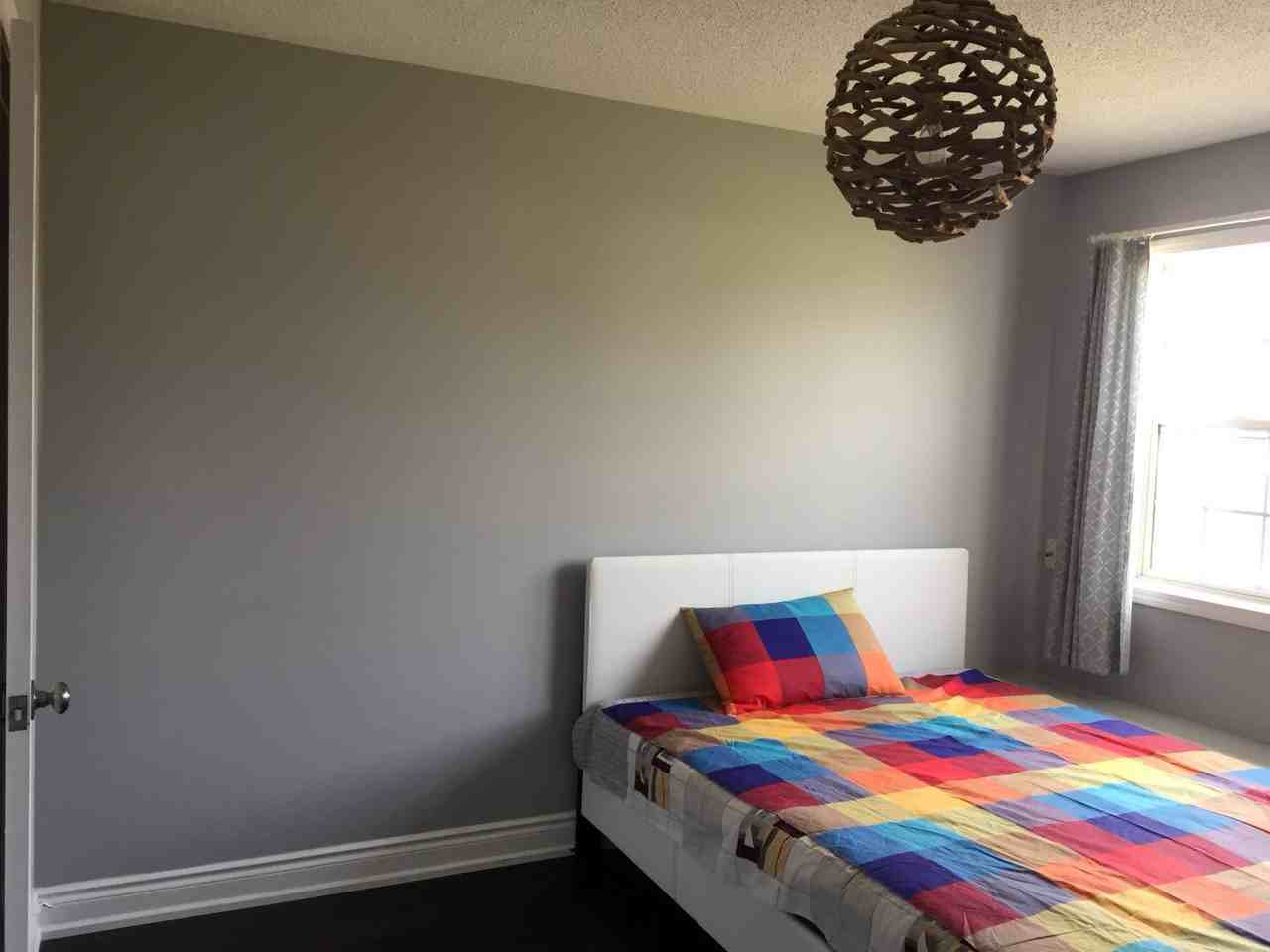 408 Baverstock Crescent - Photo 2 of 4