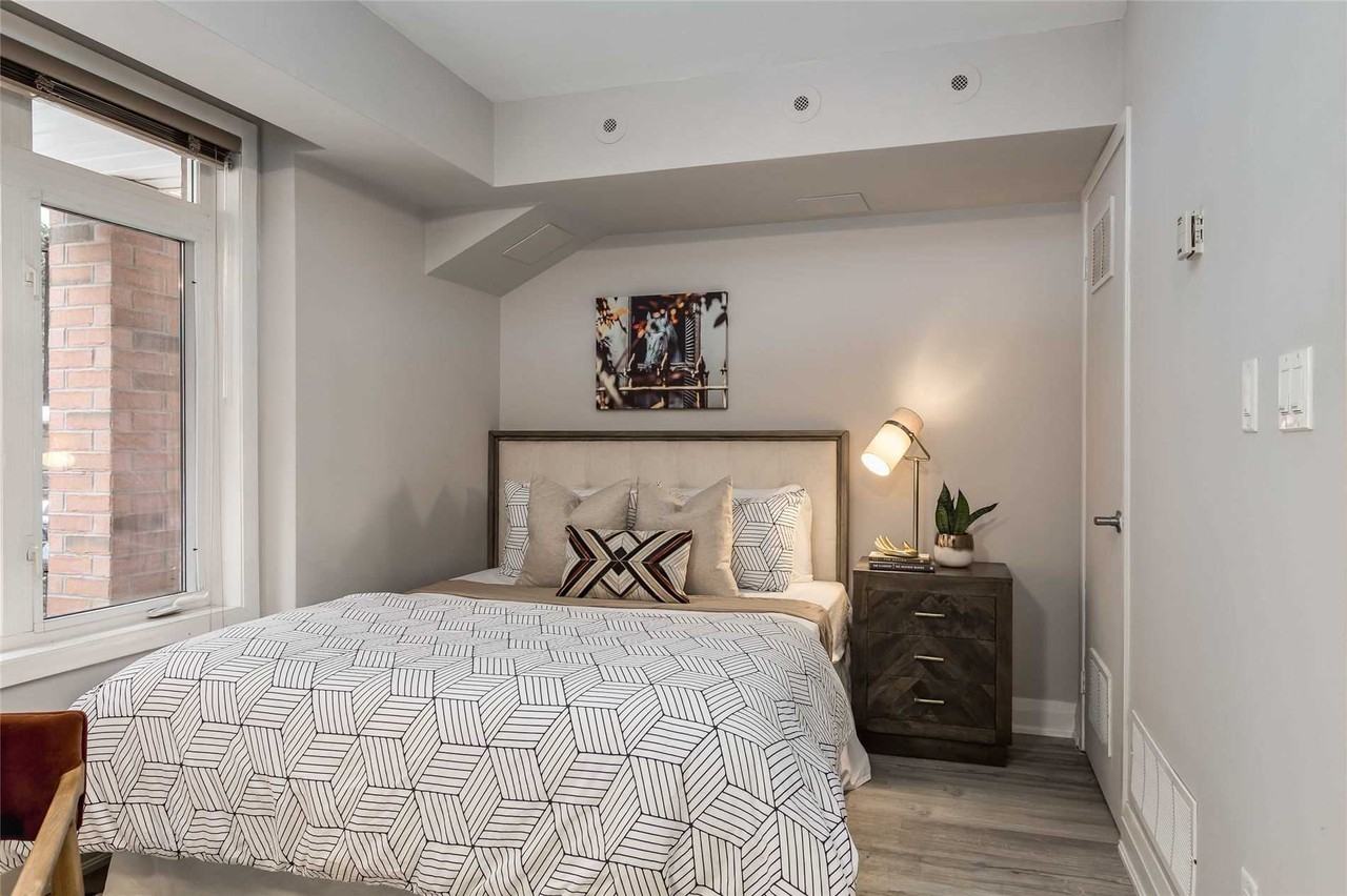 415 Jarvis Street - Photo 2