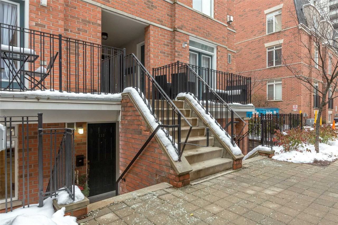 415 Jarvis Street - Photo 3