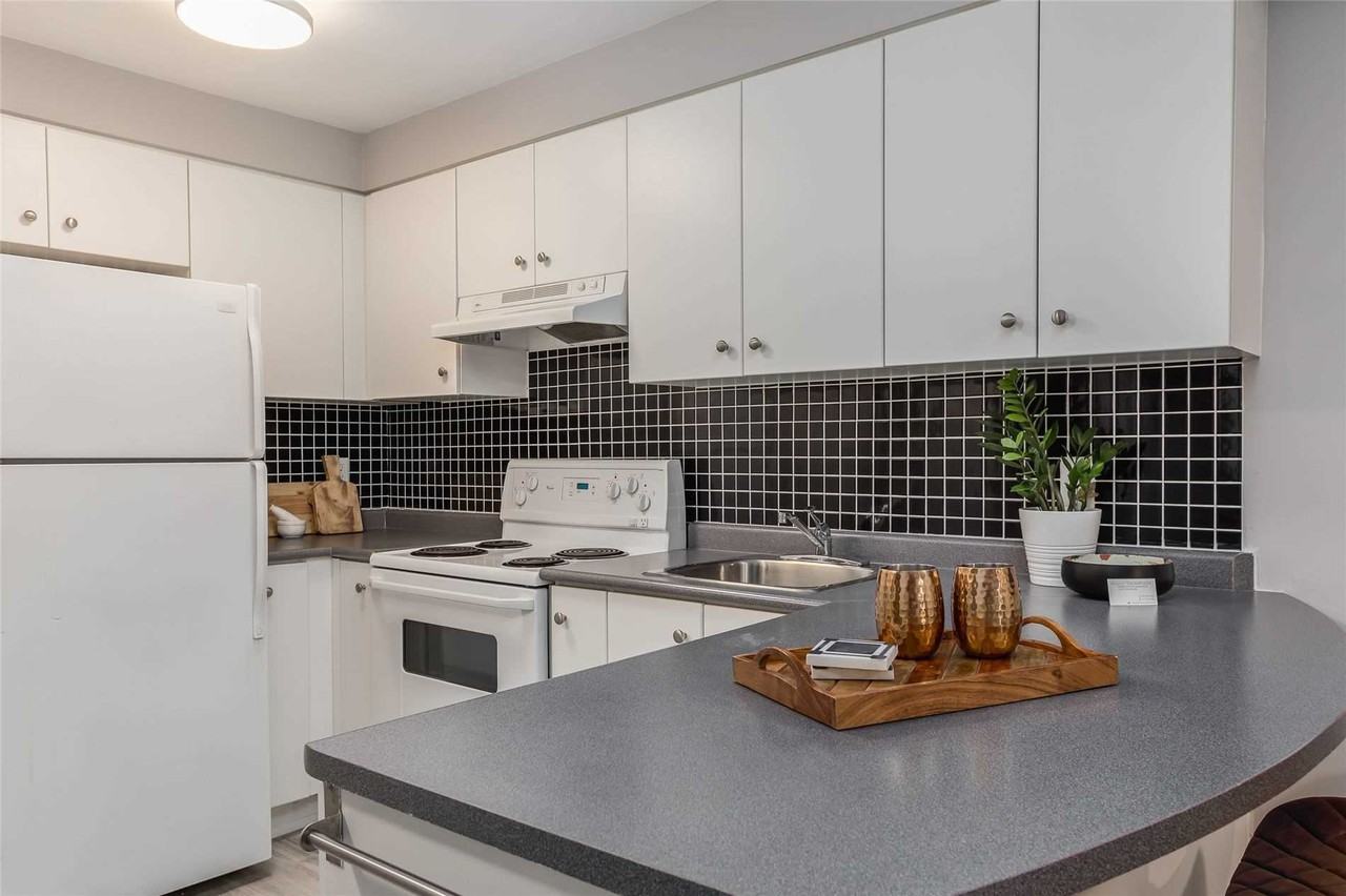 415 Jarvis Street - Photo 9