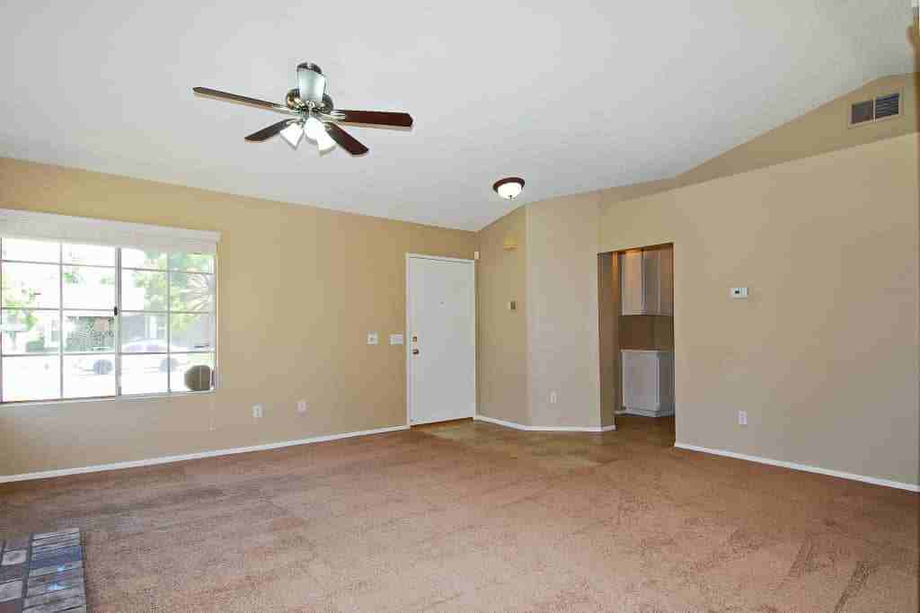 2512 Waterford Ct - Photo 2 of 14