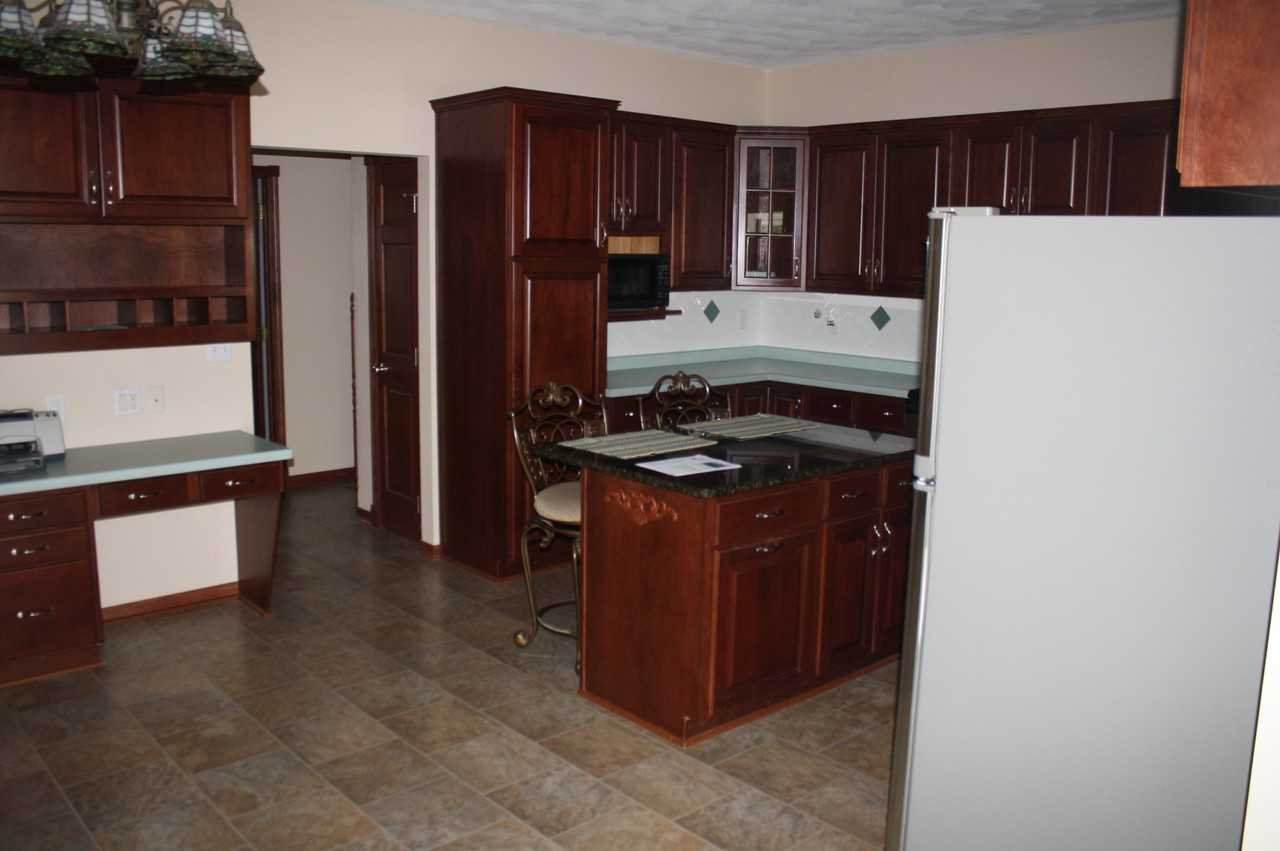 W197 Robinhood Ct - Photo 3 of 24