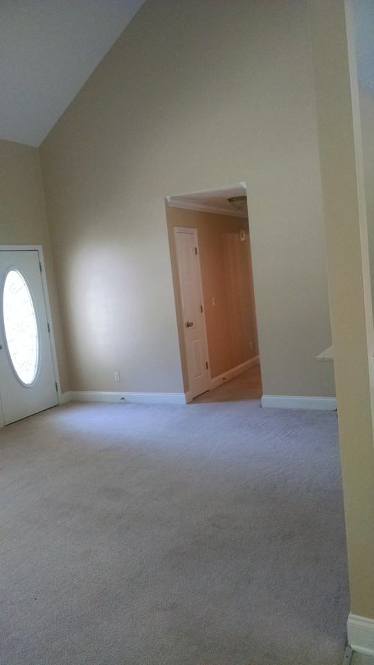 8064 Rhodes - Photo 2 of 7