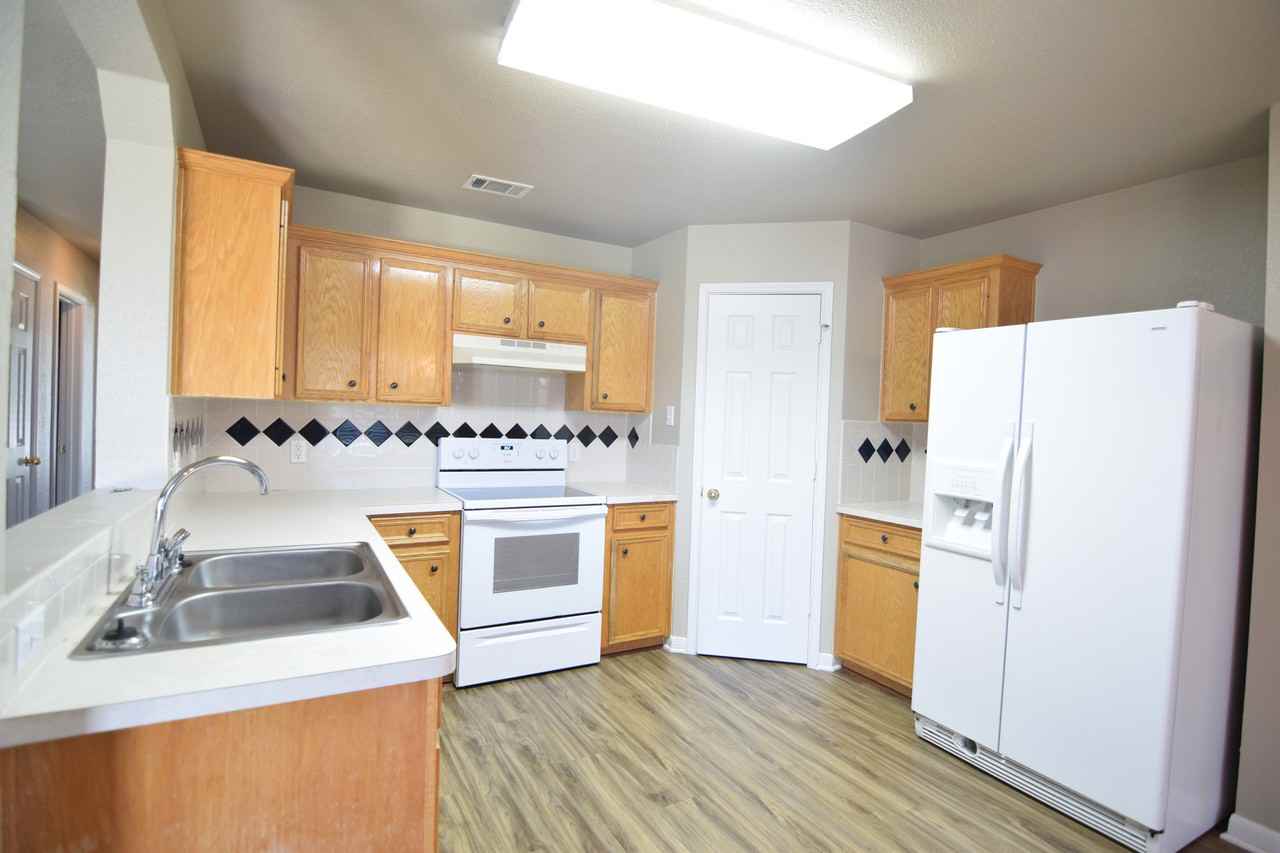2407 Eppinette Dr - Photo 5 of 19
