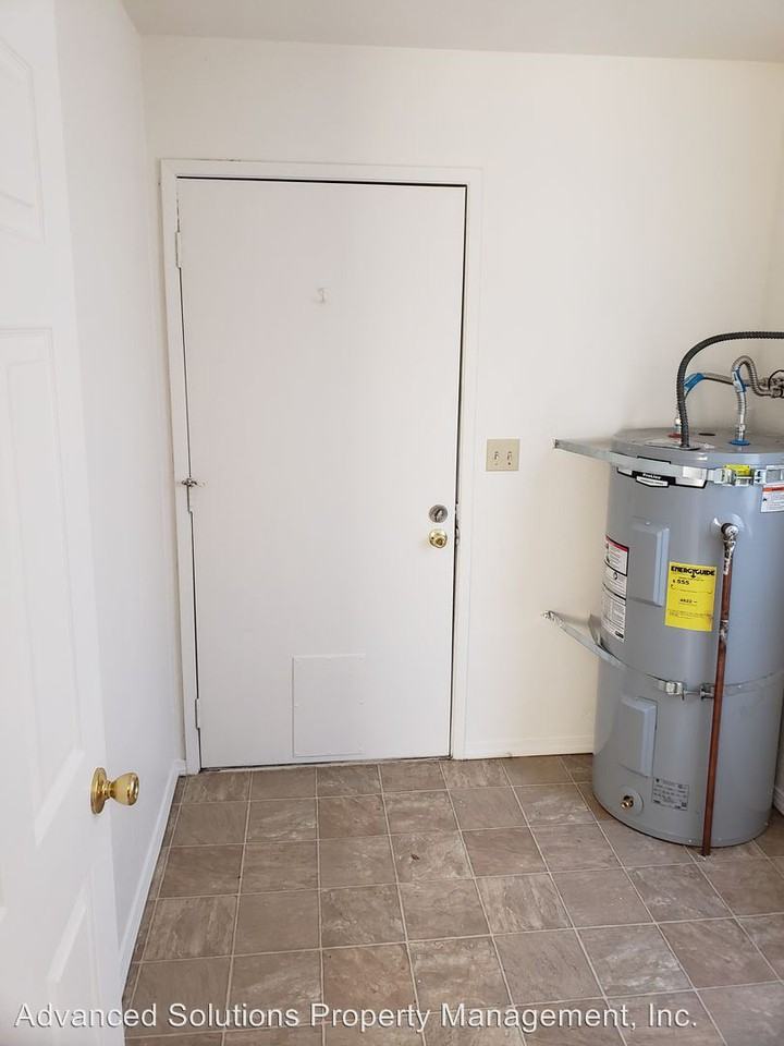 3139 West St - Photo 2 of 8