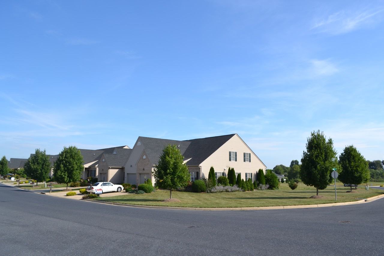 101 Bryant Dr - Photo 2 of 18