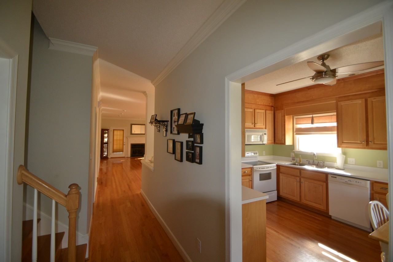 101 Bryant Dr - Photo 3 of 18