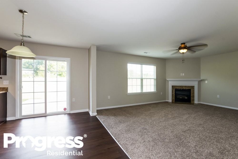 1760 Eastway Dr - Photo 2 of 15