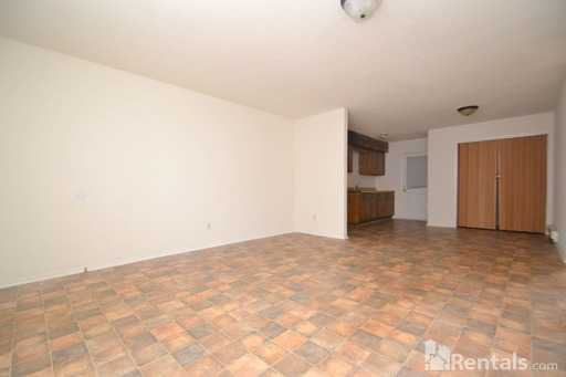 900 Edsel Court - Photo 3 of 7