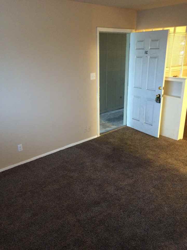 The Lincoln Apartments - Photo 2 of 11