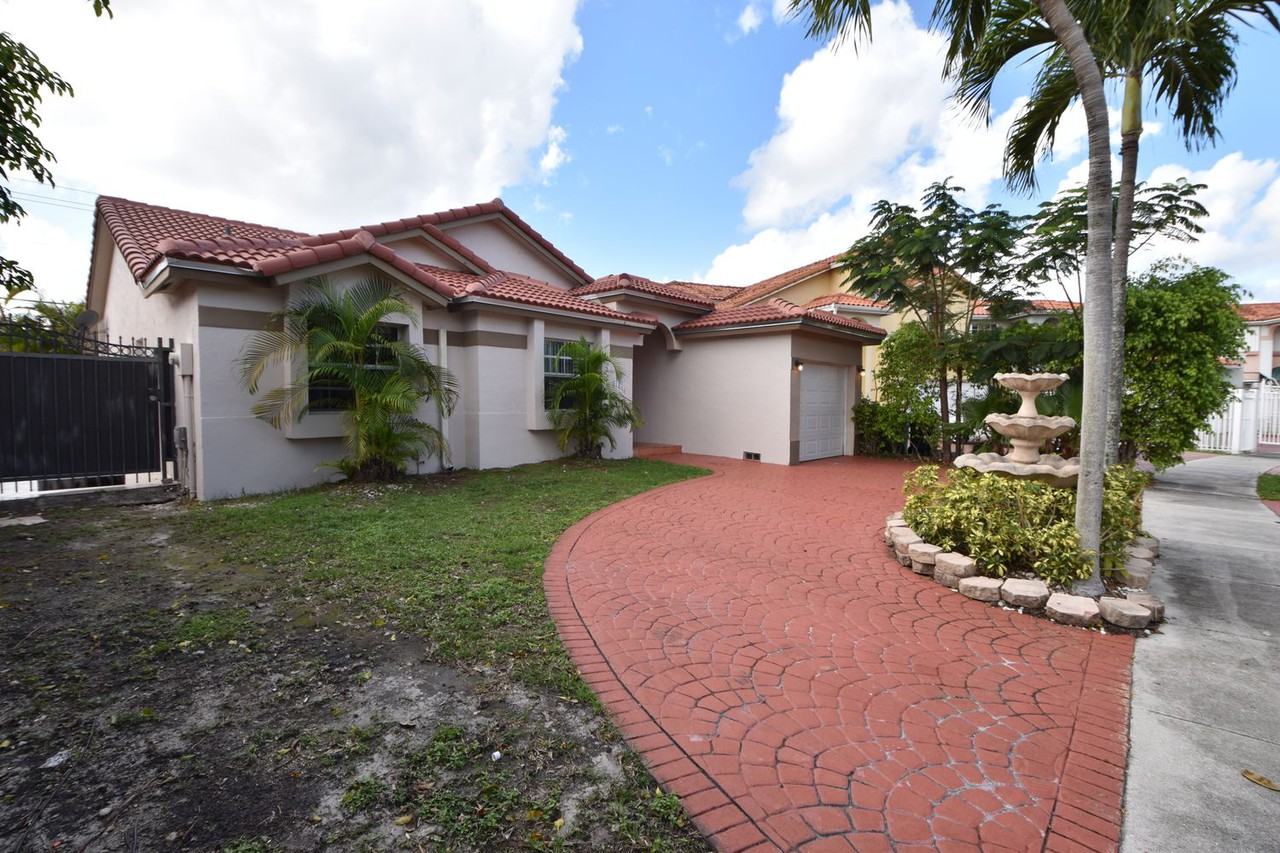 6130 Sw 156th Ct - Photo 2 of 31