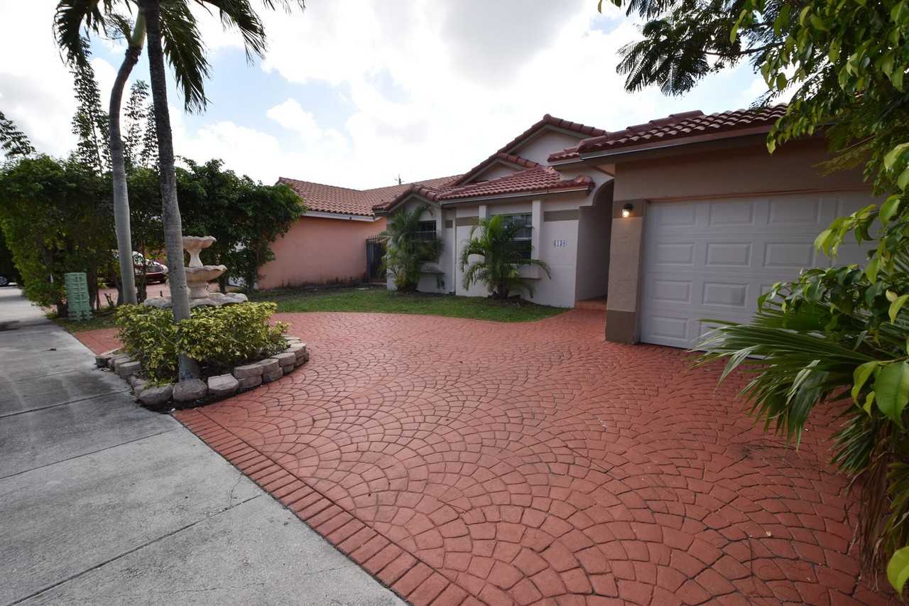6130 Sw 156th Ct - Photo 3 of 31