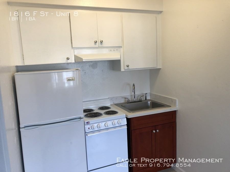 1816 F St #8 - Photo 3 of 6