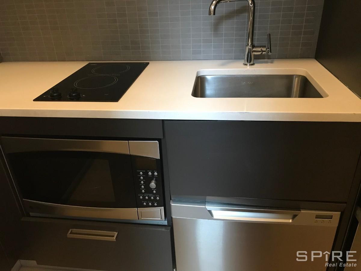 222 East 39th Street 6L - Photo 3 of 4