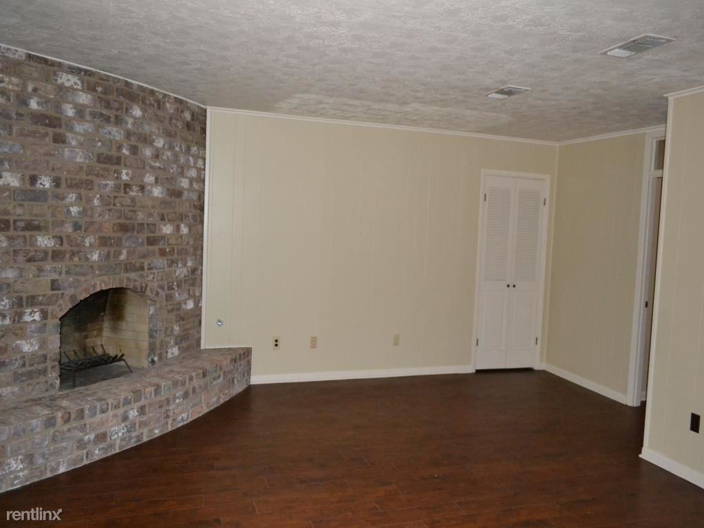 1905 Langford St - Photo 2 of 14