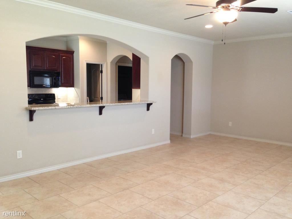 2212 Crescent Pointe Pkwy - Photo 2 of 14