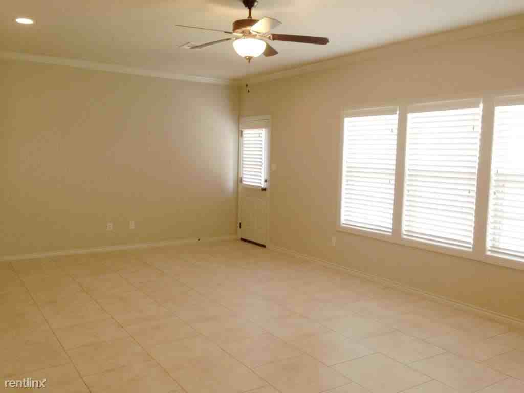 2212 Crescent Pointe Pkwy - Photo 3 of 14