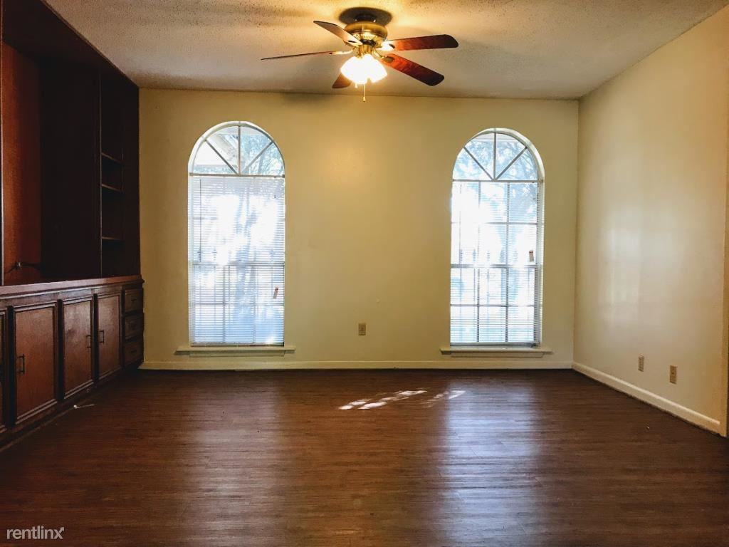 1219 S Ridgefield Cir - Photo 2 of 10