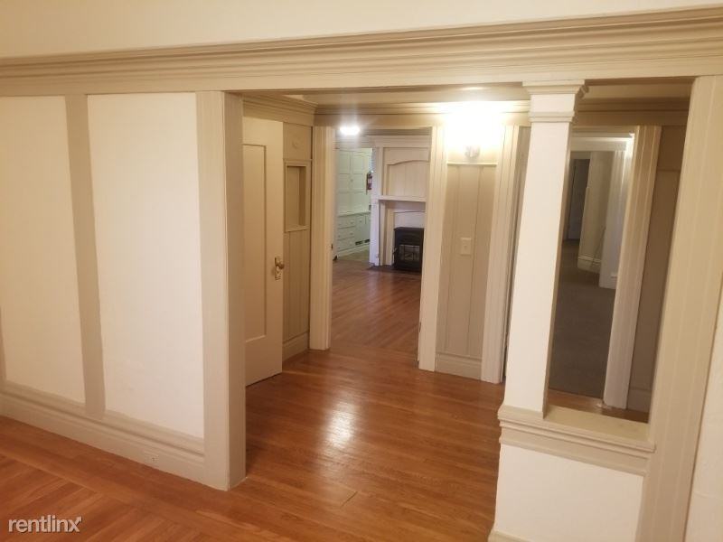 2811 Martin Luther King Jr Way - Photo 2 of 10