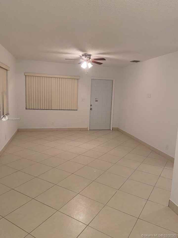 5428 Southwest 23rd Street - Photo 2 of 10