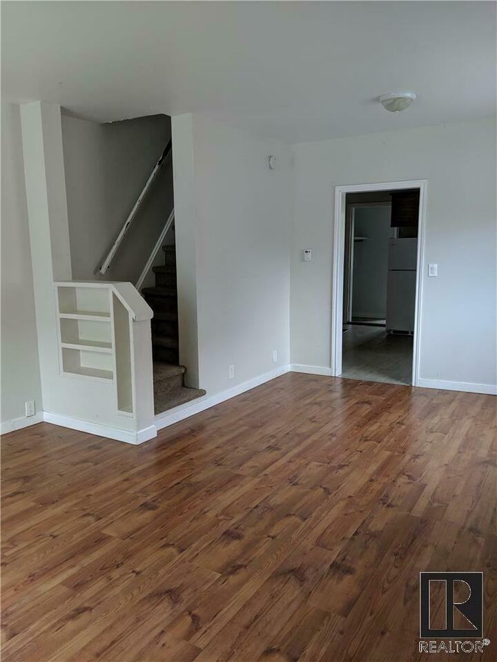 544 Redwood Avenue - Photo 2 of 12